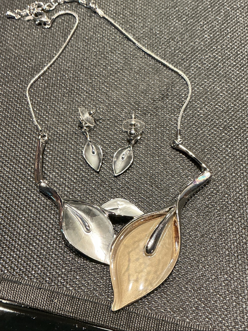 Silver Leaf Pendant Necklace